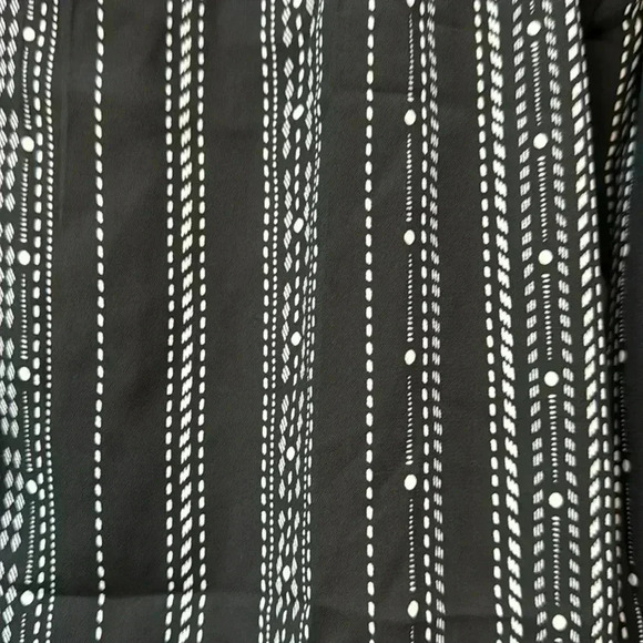 No Frills Tie Collar Black and White Blouse - Size M - Picture 3 of 13